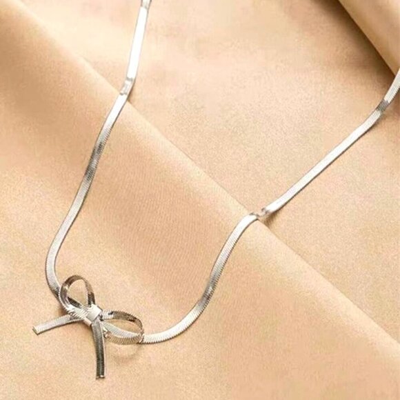 NWT Dainty Silver Plated Bow Choker Necklace Thin Herringbone Coquette Girly - Picture 1 of 13